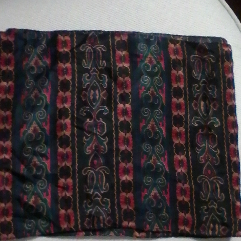 Women’s Patterned Wrap Scarf in Dark Green and Pink